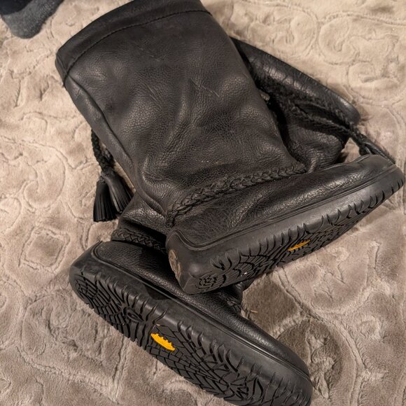 Manitobah winter boots - Picture 1 of 5